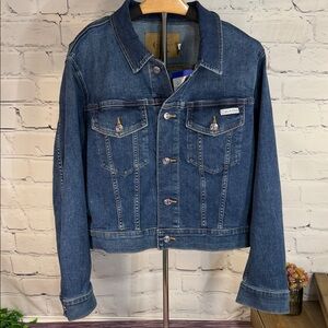 Calvin Klein Classic Trucker Denim Jacket NWT. Crop length
